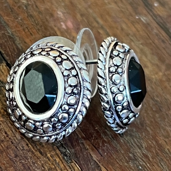 Roman Jewelry - Black and silver studs